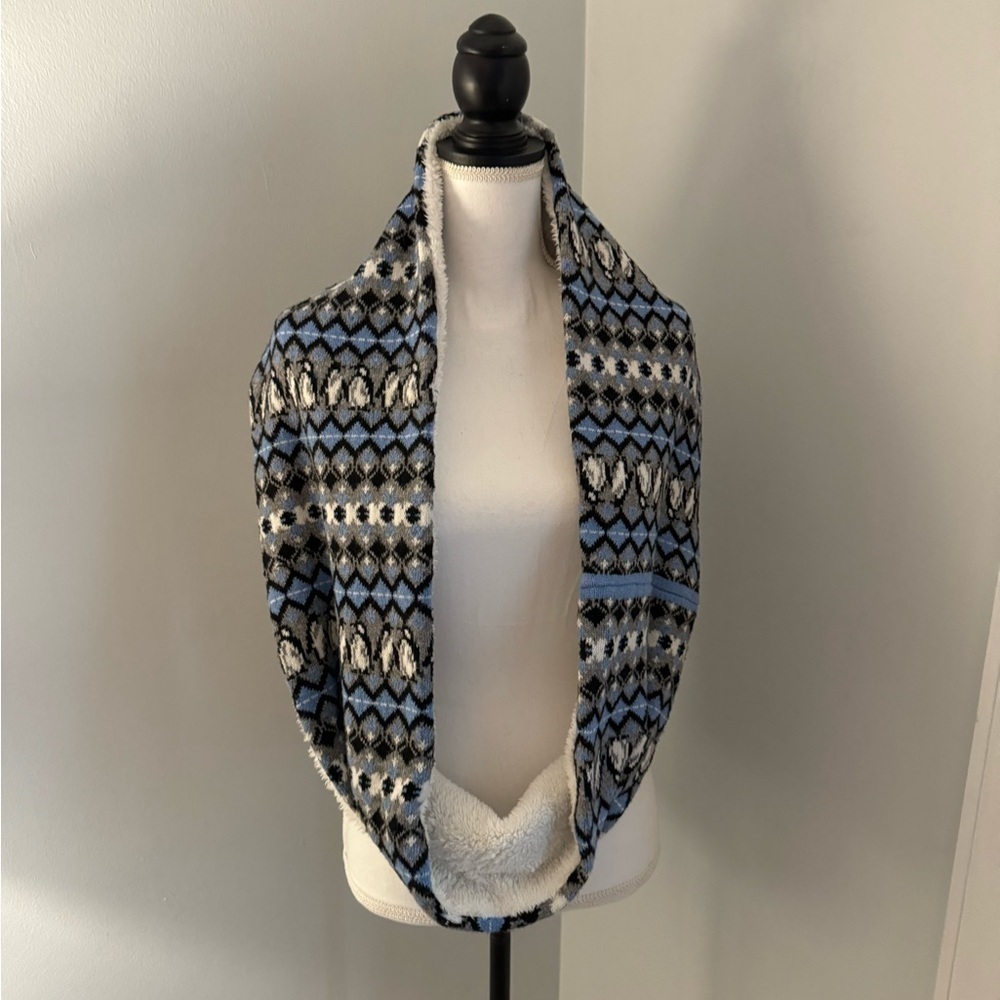 Vera Bradley Cozy Cowl Playful Penguins Intarsia Sherpa Lined Infinity Scarf